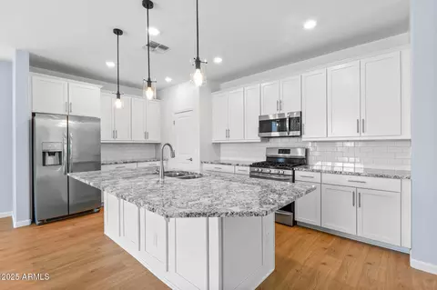 9229 W Willow Bend Ln, Phoenix, AZ 85037 photo 8