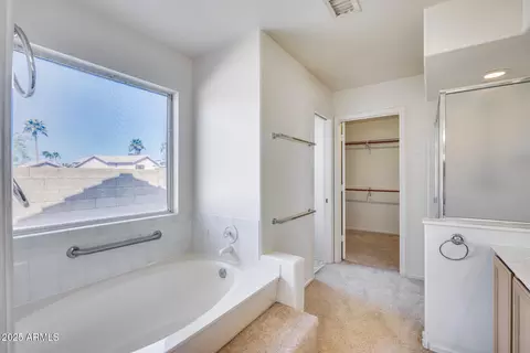 Bath - 4001 E Rosemonte Dr, Phoenix, AZ 85050 photo 4 of 5