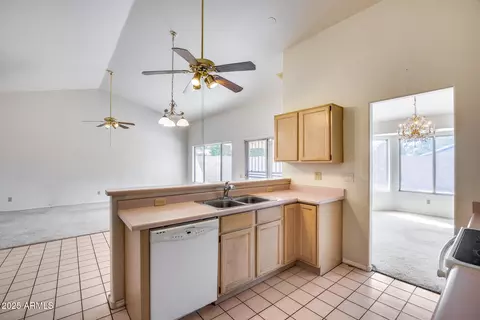 Kitchen - 4001 E Rosemonte Dr, Phoenix, AZ 85050 photo 2 of 4