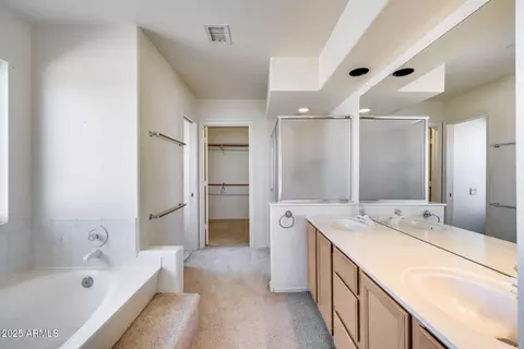 Bath - 4001 E Rosemonte Dr, Phoenix, AZ 85050 photo 2 of 5