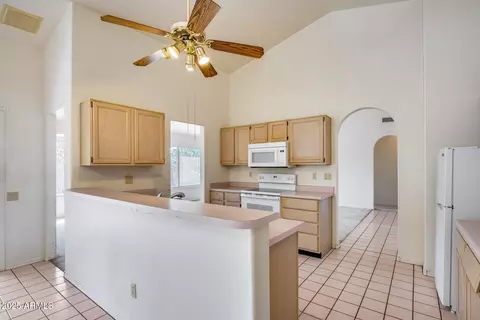 Kitchen - 4001 E Rosemonte Dr, Phoenix, AZ 85050 photo 4 of 4
