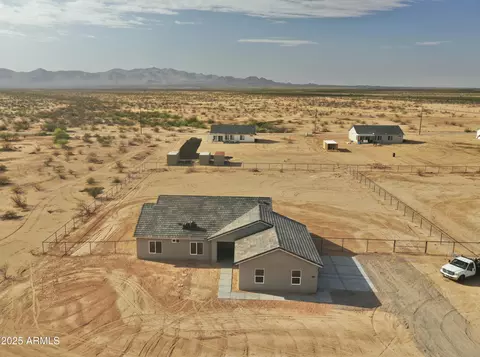 25721 W Running Deer Trl, Wittmann, AZ 85361