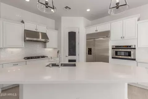 3920 E Covey Ln, Phoenix, AZ 85050 photo 14