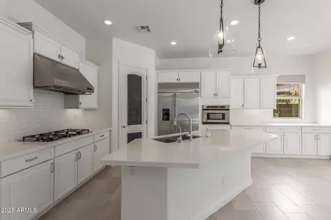 3920 E Covey Ln, Phoenix, AZ 85050 photo 13