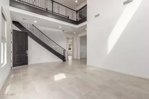 3920 E Covey Ln, Phoenix, AZ 85050 photo 7
