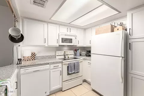 Kitchen - 1645 W Baseline Rd #2176, Mesa, AZ 85202 photo 2 of 4