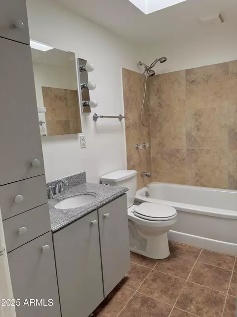 Bath - 1822 E Roma Ave, Phoenix, AZ 85016 photo 1 of 2