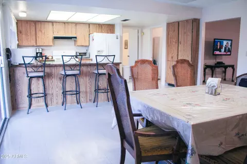 Dining - 2738 E Libby St, Phoenix, AZ 85032 photo 1 of 2