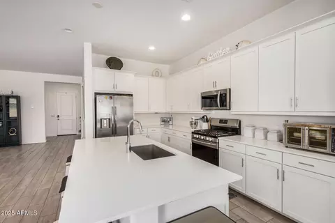 Kitchen - 2316 E Isaiah Ave, Gilbert, AZ 85298 photo 3 of 4