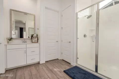 Bath - 2316 E Isaiah Ave, Gilbert, AZ 85298 photo 2 of 4