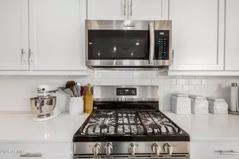 Kitchen - 2316 E Isaiah Ave, Gilbert, AZ 85298 photo 4 of 4