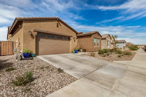 Exterior - 2316 E Isaiah Ave, Gilbert, AZ 85298 photo 5 of 7