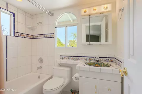 Bath - 706 Shattuck St, Bisbee, AZ 85603 photo 2 of 3