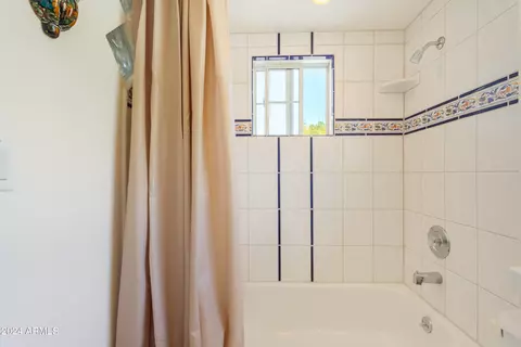 Bath - 706 Shattuck St, Bisbee, AZ 85603 photo 3 of 3