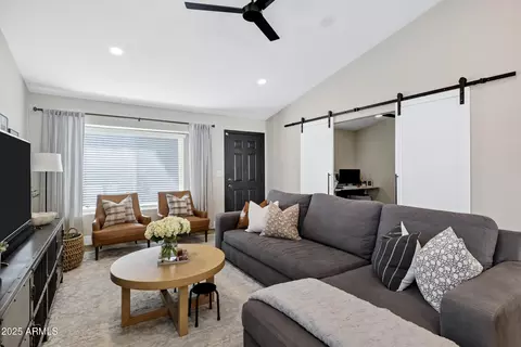 2516 E Taxidea Way, Phoenix, AZ 85048 photo 6