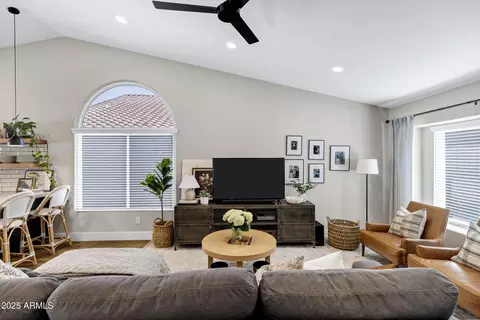 2516 E Taxidea Way, Phoenix, AZ 85048 photo 8