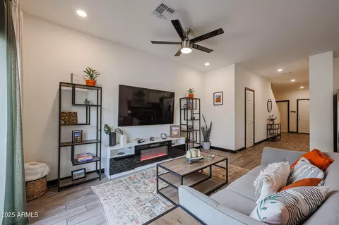 8295 N 22nd Dr, Phoenix, AZ 85021 photo 16