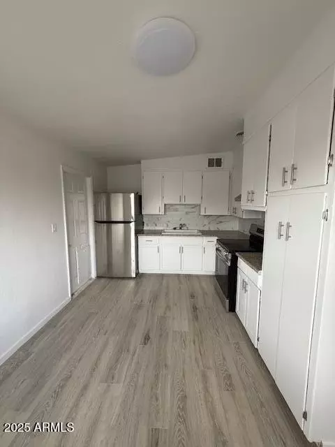 Kitchen - 1714 E Chipman Rd, Phoenix, AZ 85040 photo 1 of 2