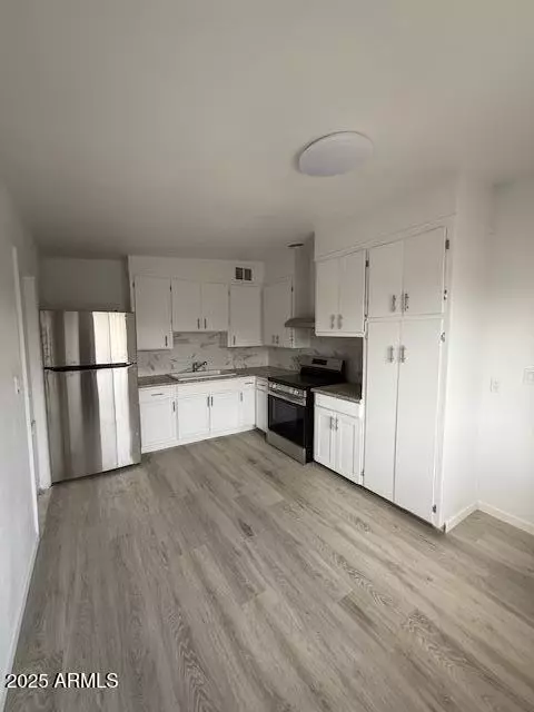 Kitchen - 1714 E Chipman Rd, Phoenix, AZ 85040 photo 2 of 2