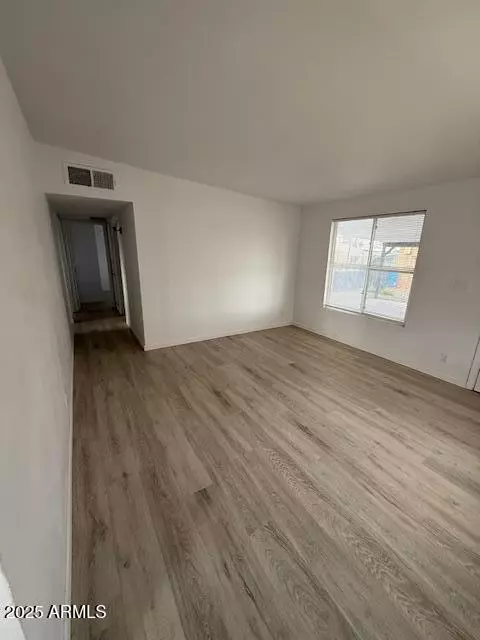 Living - 1714 E Chipman Rd, Phoenix, AZ 85040 photo 3 of 3