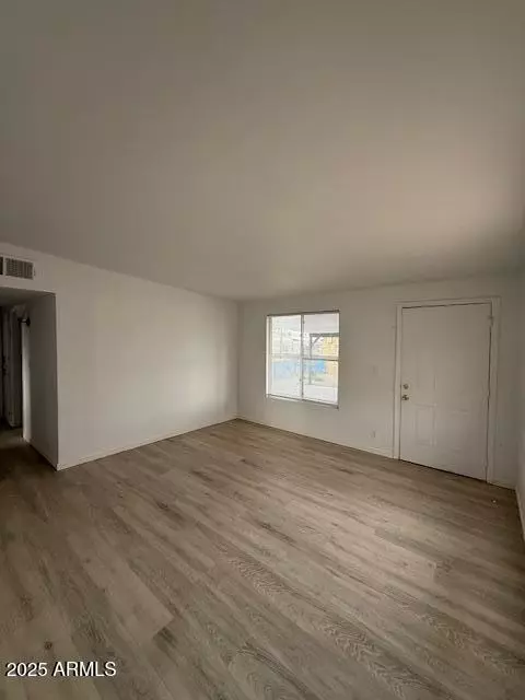Living - 1714 E Chipman Rd, Phoenix, AZ 85040 photo 2 of 3