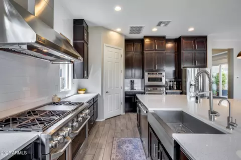 987 E Knightsbridge Way, Gilbert, AZ 85297 photo 10