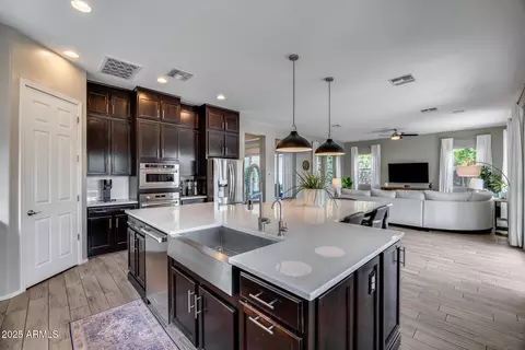 987 E Knightsbridge Way, Gilbert, AZ 85297 photo 11
