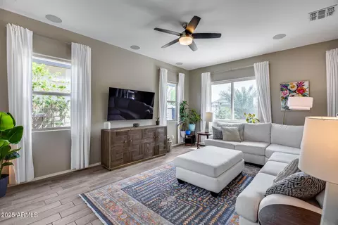 987 E Knightsbridge Way, Gilbert, AZ 85297 photo 7