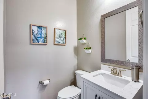 987 E Knightsbridge Way, Gilbert, AZ 85297 photo 3