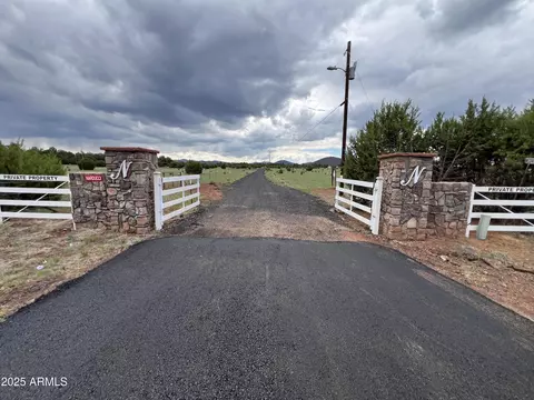 6 N 3242 Rd, Vernon, AZ 85940