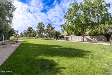 5960 E Orange Blossom Ln, Phoenix, AZ 85018 photo 2