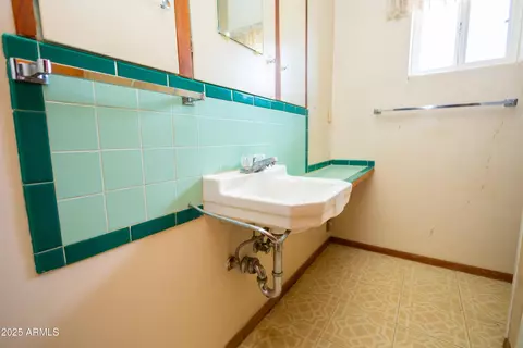 Bath - 2363 E 13th St, Douglas, AZ 85607 photo 3 of 3
