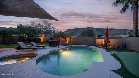 932 E Mountain Sage Dr, Phoenix, AZ 85048 photo 4