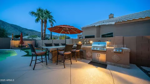 932 E Mountain Sage Dr, Phoenix, AZ 85048 photo 5