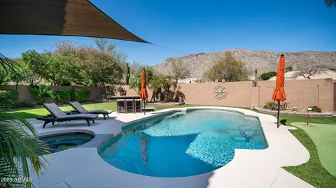 932 E Mountain Sage Dr, Phoenix, AZ 85048