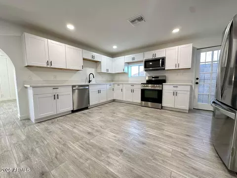 Kitchen - 6131 N 36th Dr, Phoenix, AZ 85019 photo 2 of 4