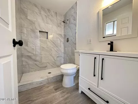 Bath - 6131 N 36th Dr, Phoenix, AZ 85019 photo 2 of 4