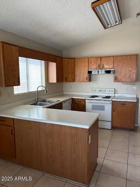 6353 W Delmonico Ln, Glendale, AZ 85302
