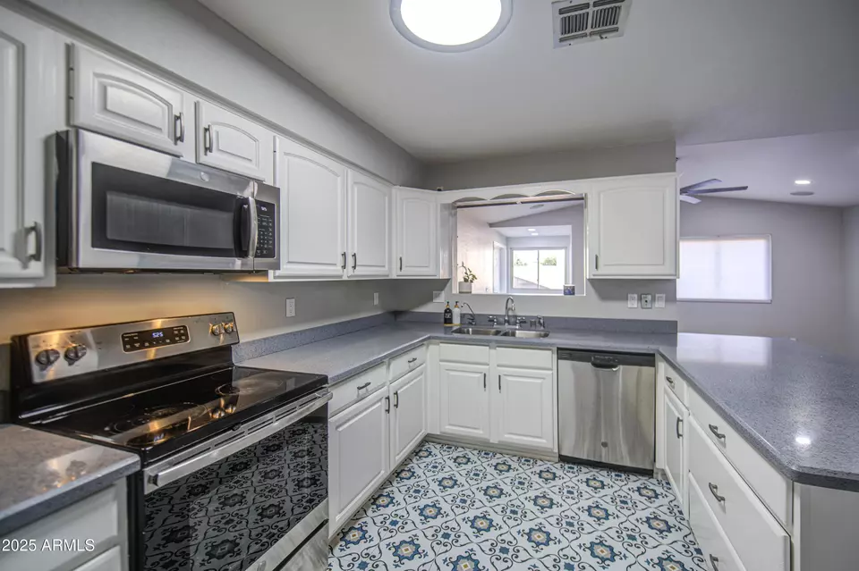 Kitchen - 1357 S Loma Vista Cir, Mesa, AZ 85204 photo 1 of 5