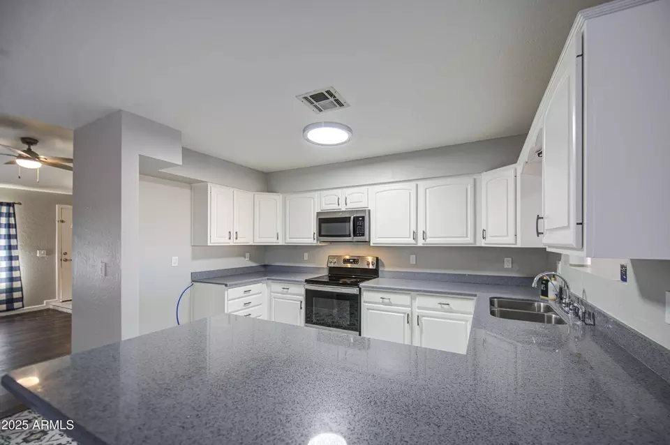 Kitchen - 1357 S Loma Vista Cir, Mesa, AZ 85204 photo 4 of 5