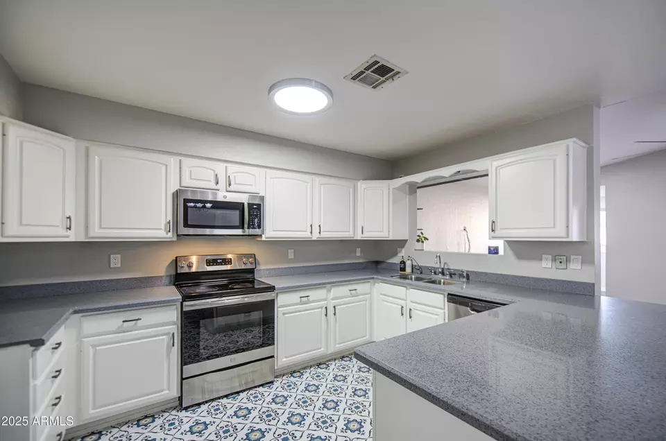 Kitchen - 1357 S Loma Vista Cir, Mesa, AZ 85204 photo 2 of 5