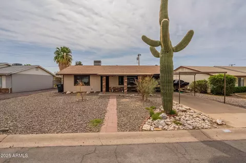 163 Peretz Cir, Morristown, AZ 85342
