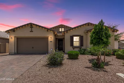 1063 E Holland Park Dr, Gilbert, AZ 85297