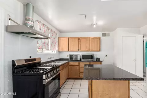 3149 N 40th Ln, Phoenix, AZ 85019 photo 11