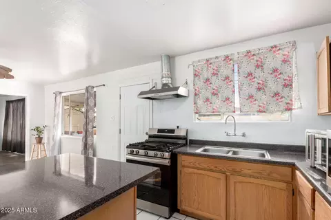 3149 N 40th Ln, Phoenix, AZ 85019 photo 12