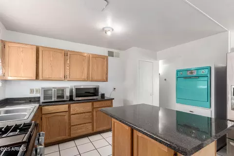 3149 N 40th Ln, Phoenix, AZ 85019 photo 9