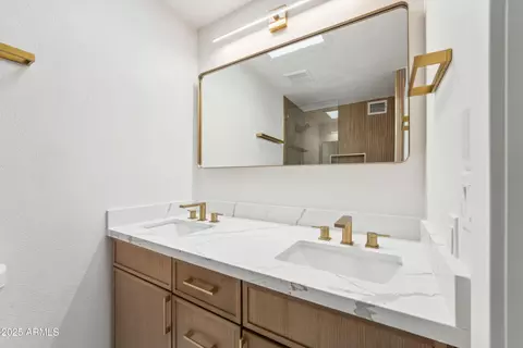 Bath - 3026 E Bremen St, Phoenix, AZ 85032 photo 1 of 3
