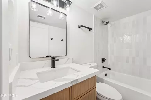Bath - 3026 E Bremen St, Phoenix, AZ 85032 photo 3 of 3