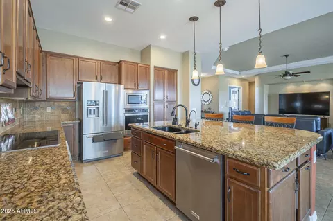 Kitchen - 4497 E Ficus Way, Gilbert, AZ 85298 photo 4 of 10