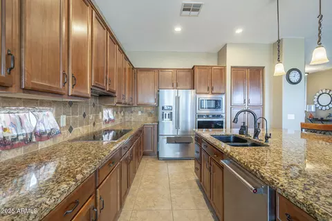 Kitchen - 4497 E Ficus Way, Gilbert, AZ 85298 photo 3 of 10